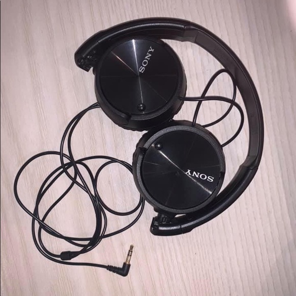Sony Over-Ear Noise Cancelling Headphones & Case - Picture 5 of 8